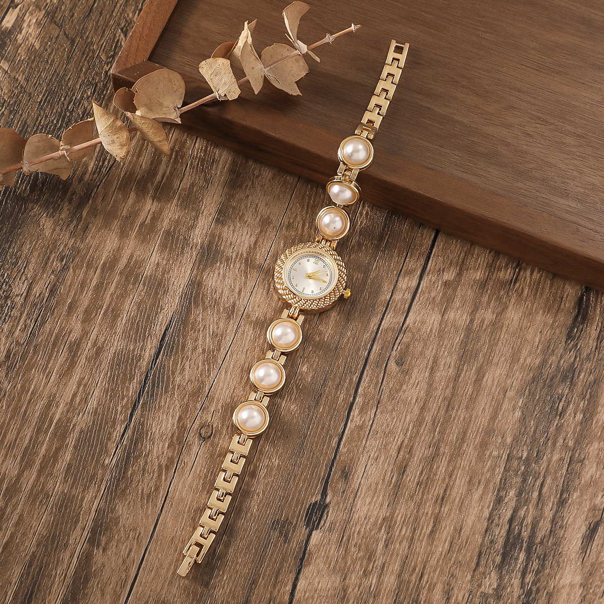 Ordinary Glass Mirror Material Elegant Simple Style Solid Color Snap Button Quartz Women's Watches