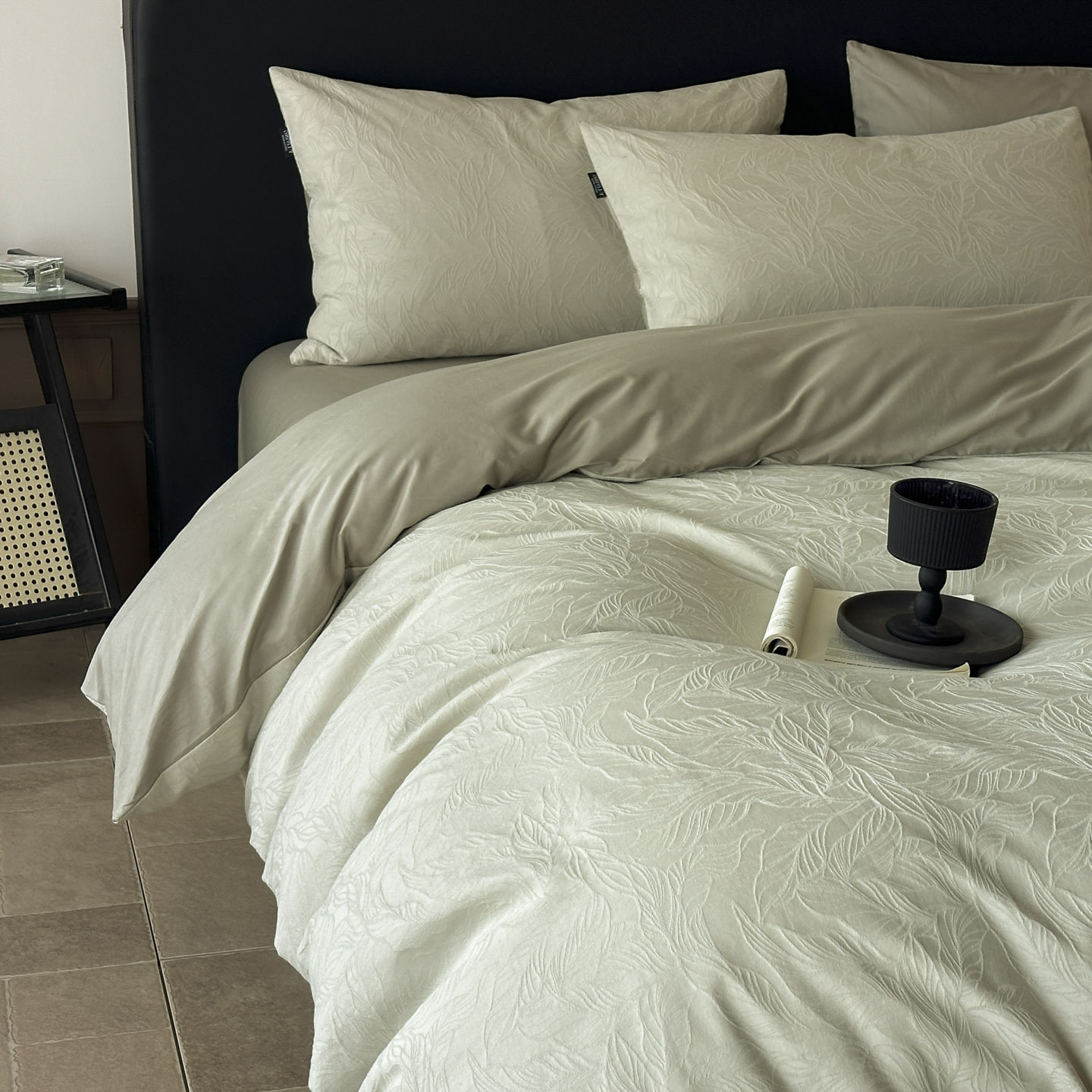 Algodón glutinoso ultra suave tejido Jacquard de cuatro piezas, ropa de cama de algodón para dormir desnudo, otoño y invierno, cuatro estaciones gruesas y cálidas.