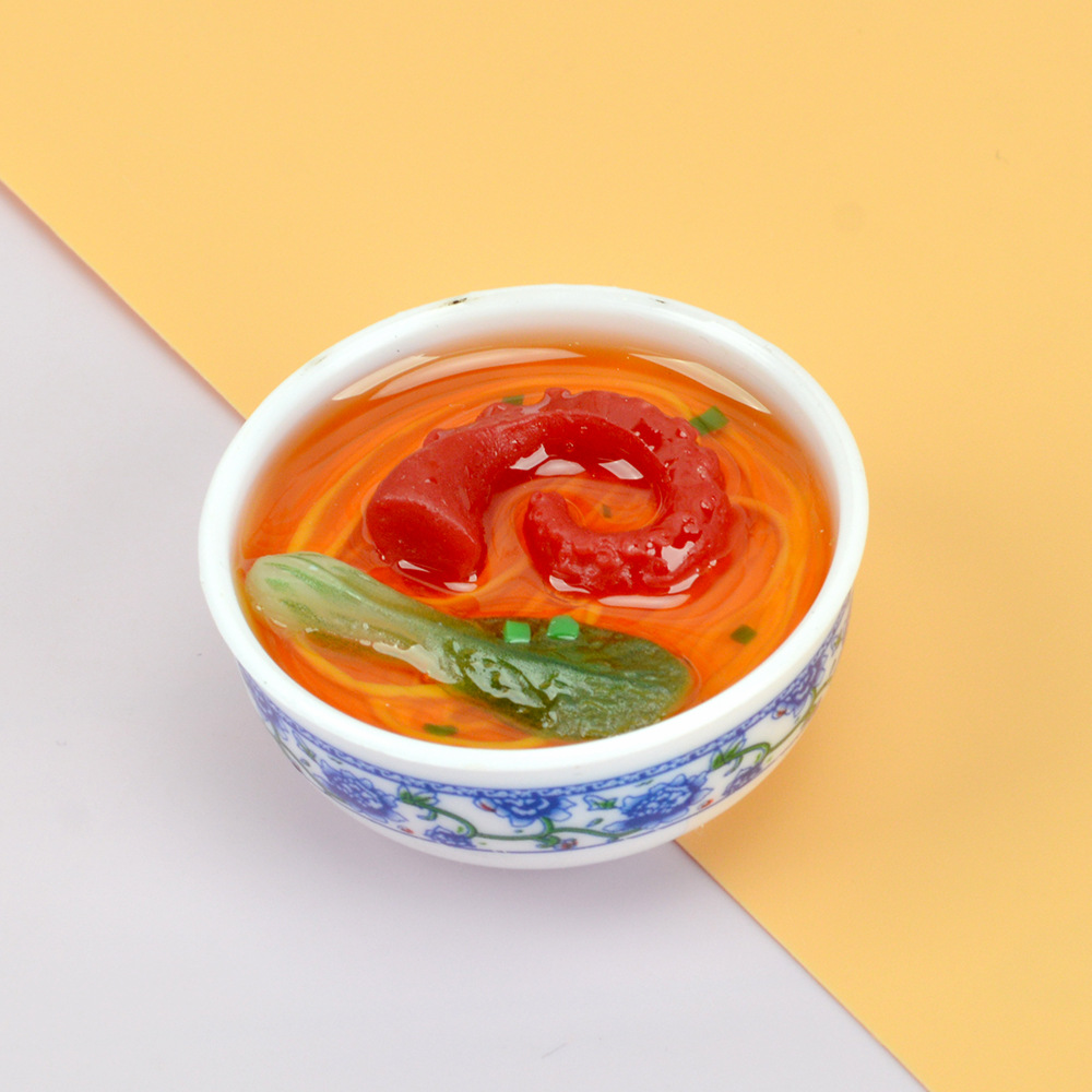 붉은 오징어 수염 국수