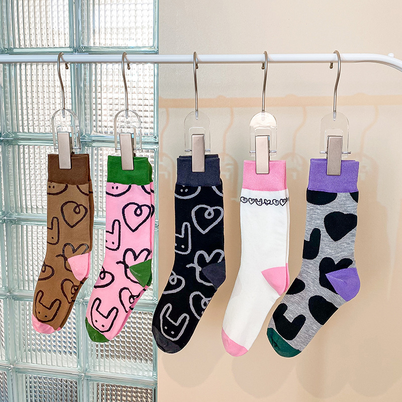 Calcetines de algodón puro Otoño e invierno de las mujeres Resumen de dibujos animados de conejo mediados de la pantorrilla japonés INS de moda color a juego sin hueso pila Calcetines