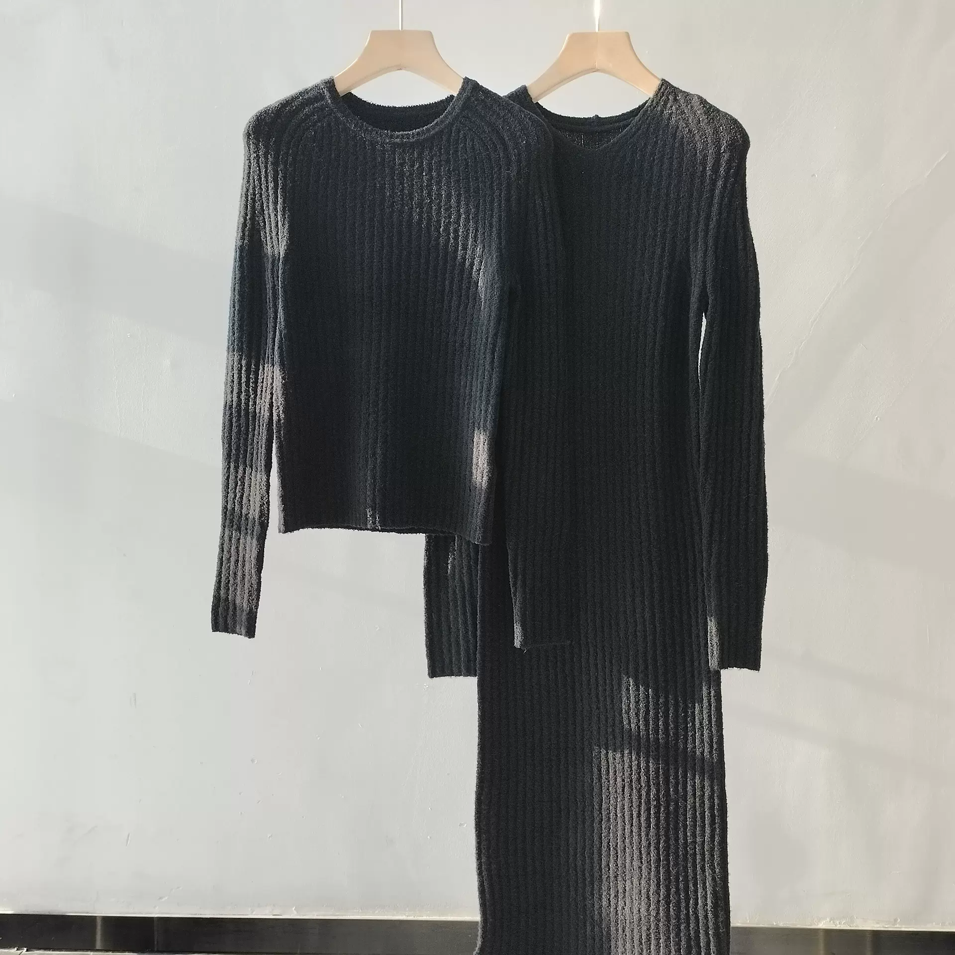 宝绒跨境2024年早春女装法式连衣裙女长款修身气质针织羊毛小黑裙