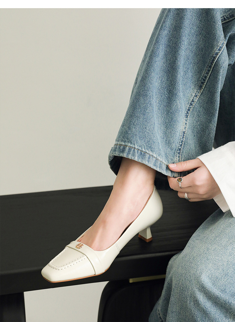Giày cao gót nữ mũi nhọn cổ điển, gót thô vừa, họa tiết hoa sơn trà, dáng slip-on — đen chi tiết 8