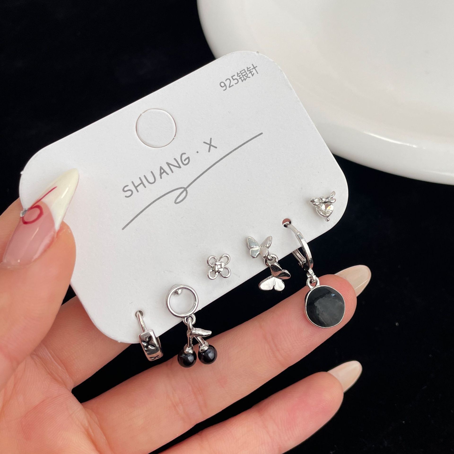 ERW 체리 나비 귀걸이