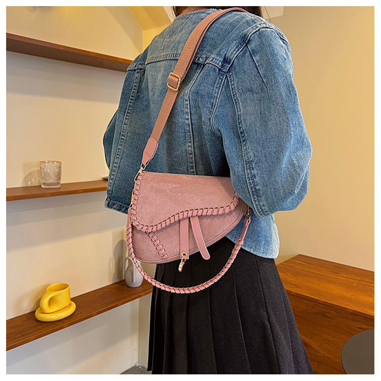 Styles de sacs à main chauds sur Facebook Sacs pour femmes 2024 automne nouvelle tendance de la mode sac de selle portable version coréenne simple givré épaule unique crossbod_voghion.com