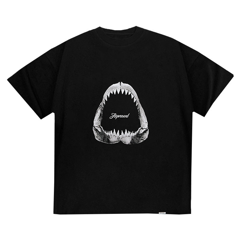 Represrep杜賓犬水洗いして古いアメリカのファッションブランドのヴィンテージのレトロなサメの半袖のtシャツの男をします。|undefined