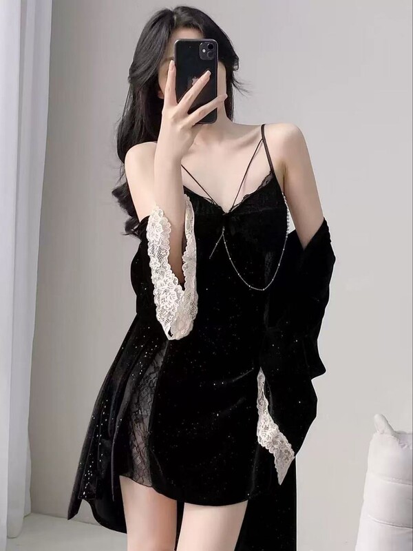 Sexy Velvet Camisole Nightgown Two-Piece Set for Women, Spring and Autumn Home Wear, High-End Luxury with Pearl Chain Sexy Velvet Camisole Nightgown Two-Piece Set for Women, Spring and Autumn Home Wear, High-End Luxury with Pearl Chain