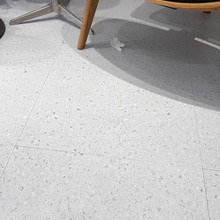 �̈���䁷´���ʯ�شu�yPVC���z�Ҿ�չ�d���u�깤�S�k����LVT�ذ�