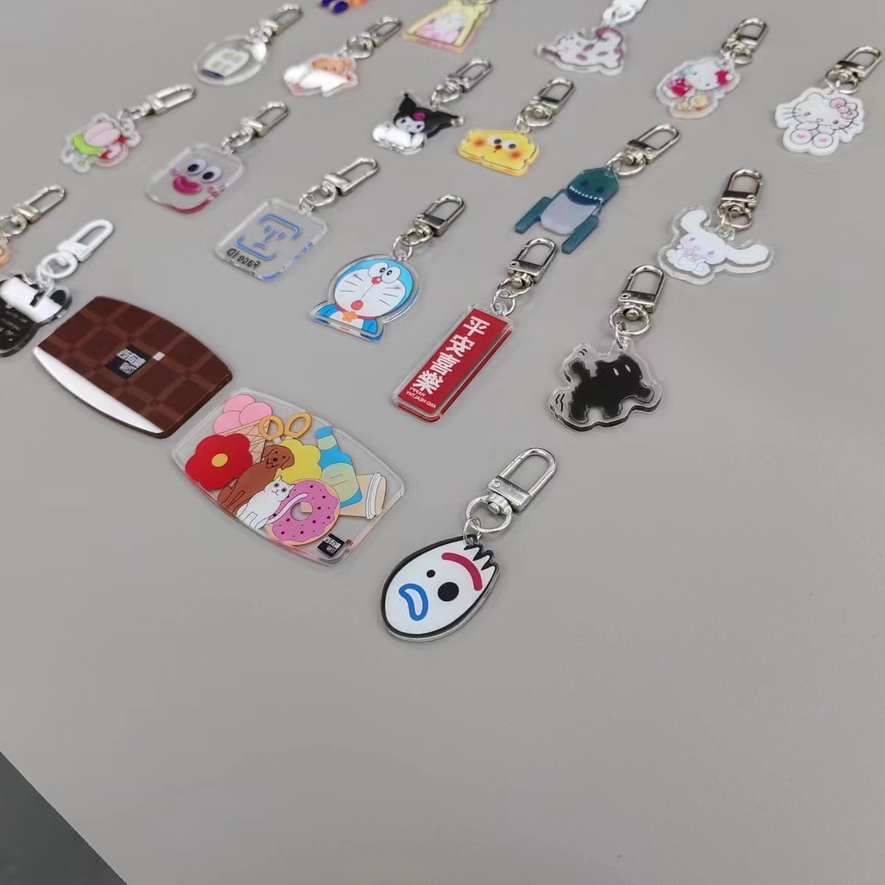 Aplicable a Apple Bluetooth auriculares caso de teléfono móvil acrílico muñeca de dibujos animados colgante cadena llavero colgante cadena