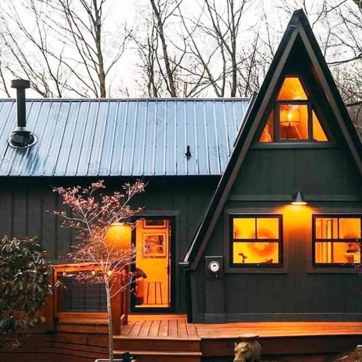 Casa de madera roja casa de vacaciones casa triangular acampada casa de sol paisaje casa de madera casa de alojamiento