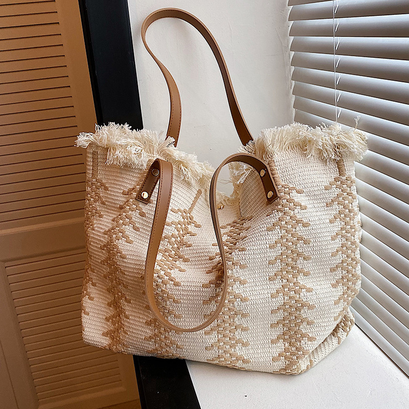 Large Capacity Canvas Bag Tote Bag 2025 New Tassel Cotton Linen Woven Women's Bag Simple All-match Commuter Shoulder Bag