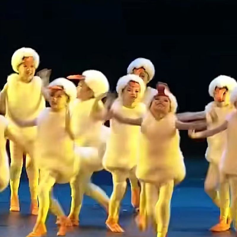 노란색 정장 + 모자 + 팬티 스타킹 + 신발 커버