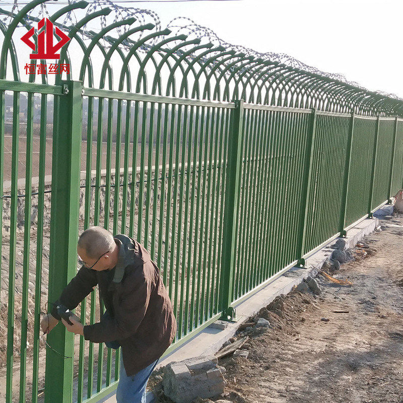 【振兴集团】南水北调隔离网厂家,绿色喷塑围栏,河道防护隔离网