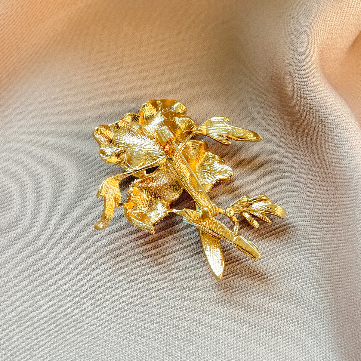 Chinese-Style Pearl Flower Tassel Brooch for Women, Exquisite Rhinestone Enamel Brooch, Retro Suit Qipao Pin, Trendy