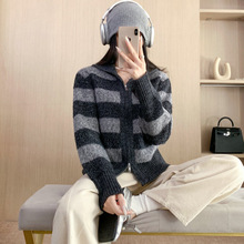 韩系时尚撞色条纹毛衣外套女秋冬新款宽松慵懒风洋气翻领针织开衫