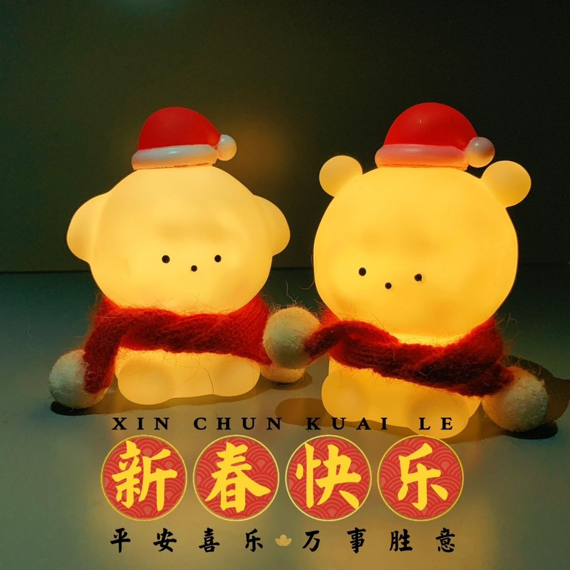 크리스마스 흰색 강아지/빨간 목도리/빨간 모자 (구부러진 형태)