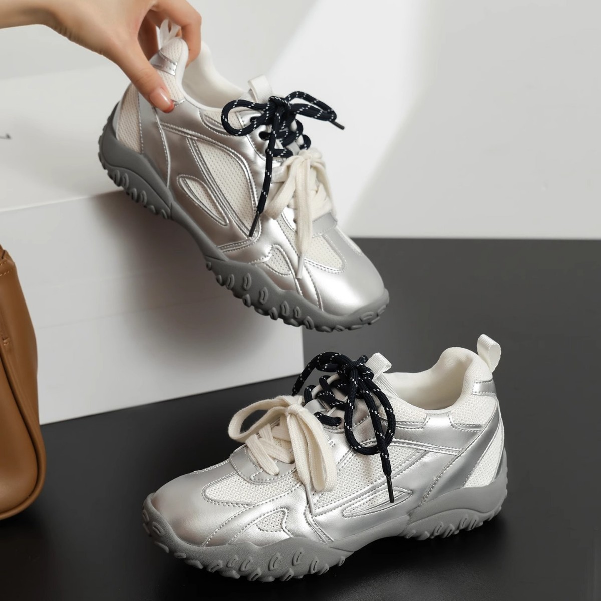 En 6cm, realce los pequeños zapatos Forrest Gump para mujer, primavera y verano, suela gruesa, deportes, ocio, malla, cuero transpirable, zapatos de entrenamiento alemán para mujer