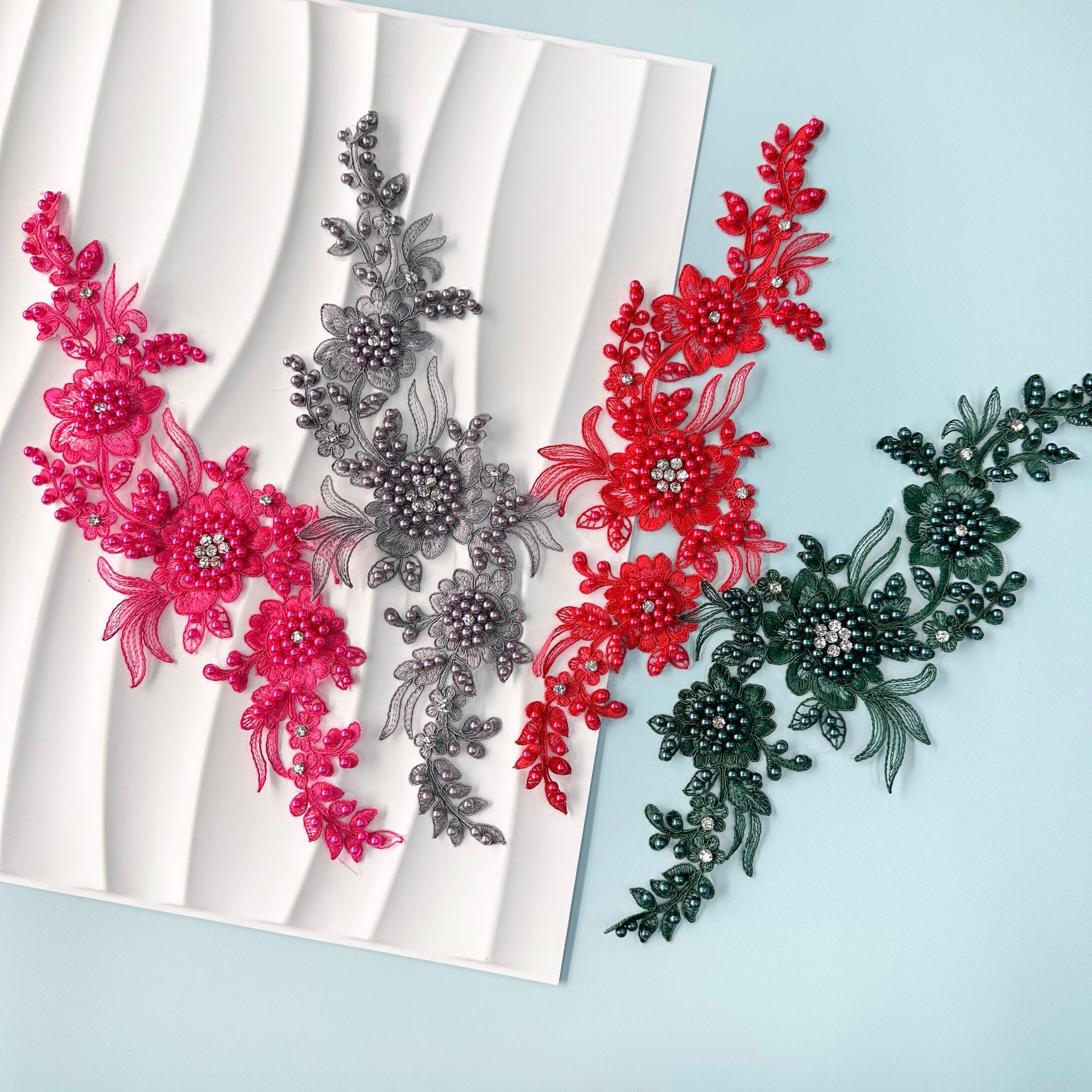 Pegatinas decorativas de flores bordadas tridimensionales Adorno de perlas y diamantes Ropa tridimensional Ropa de baile Zapatos y sombreros Decoración de bricolaje