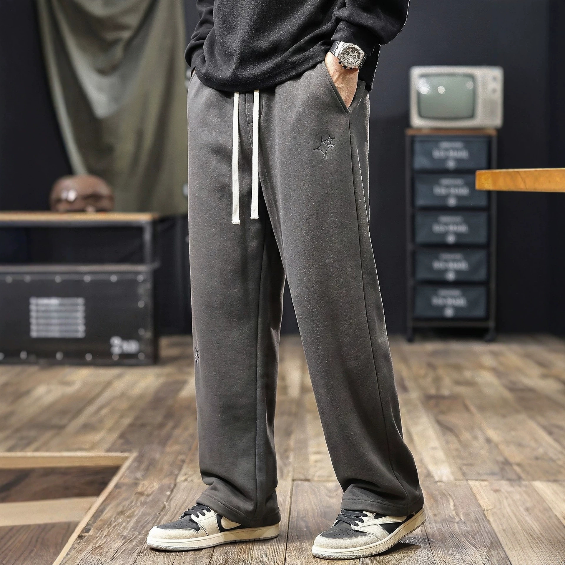 American-style heavyweight fleece-lined casual sweatpants for men, 2026 winter new collection, straight-leg, loose fit, thickened for warmth, athletic pants