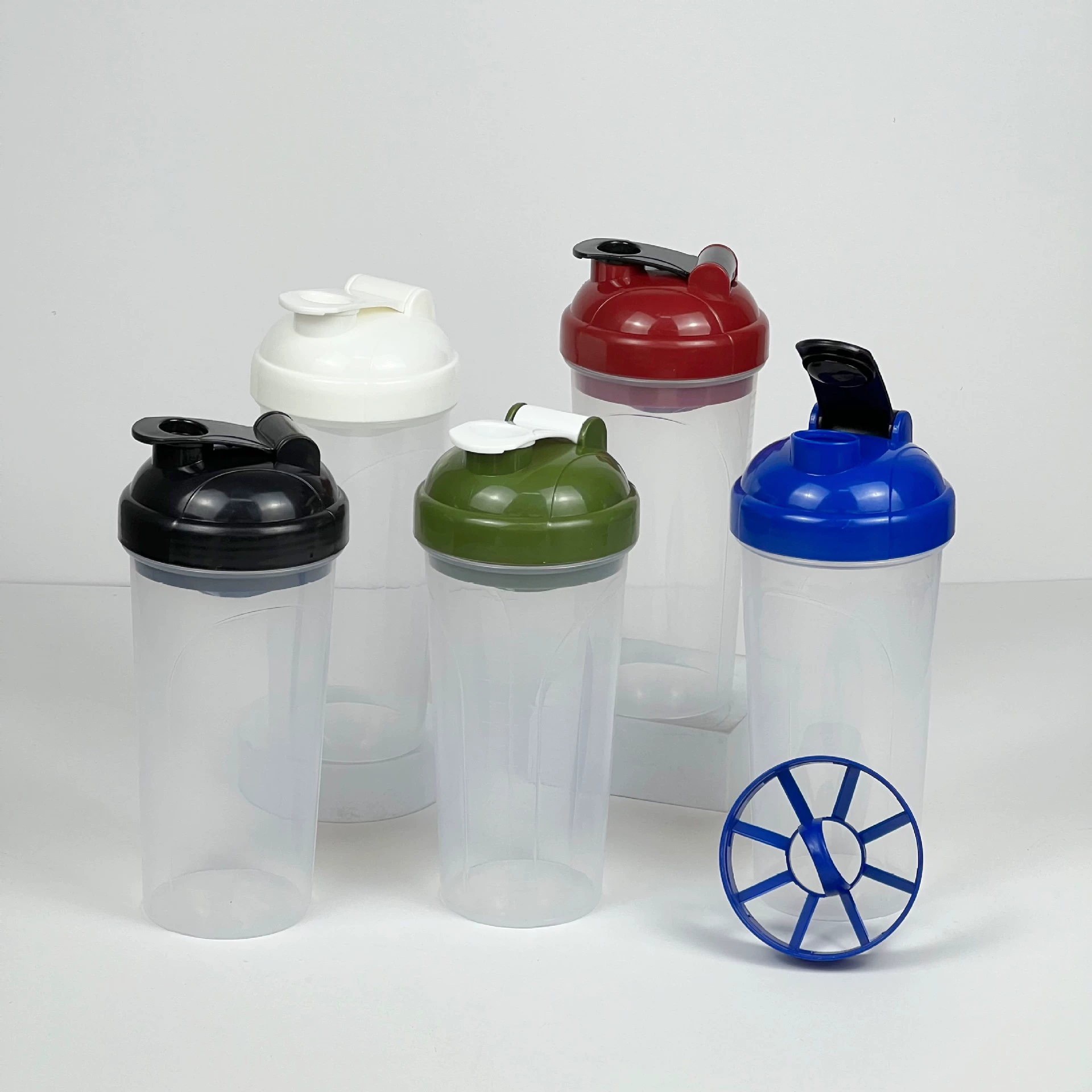 Производитель 700ML с двумя сторонами печатная встряхивая чашка с сеткой пластиковая чашка фитнес-чашка для воды спортивный чайник