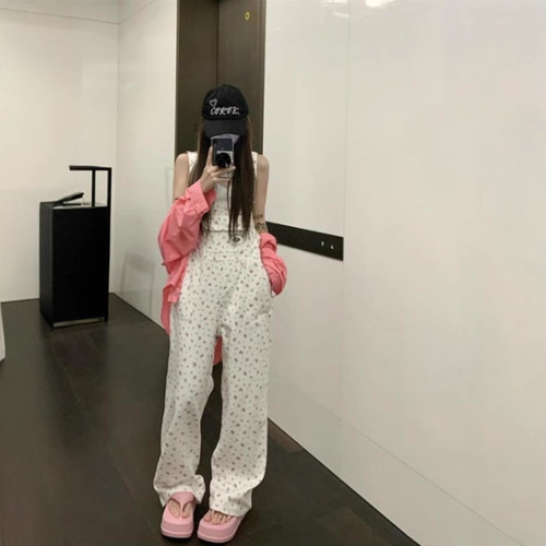 Japanese-style sweet denim floral bib pants for women, new fall and winter model, youthful and cute, loose and casual wide-leg one-piece long pants