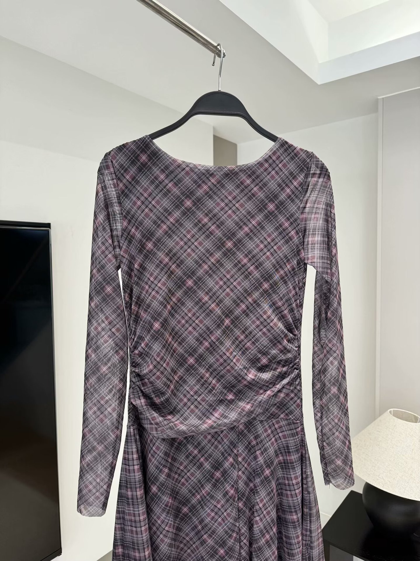 Women Backless V neck Sexy Plaid Pleated Silk Net Long Sleeve Dress