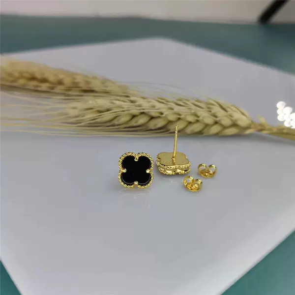 Gold [Black Onyx 0.9cm] Stud Earrings