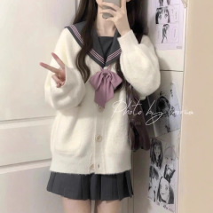 日系JK毛のふわふわしたニットセーターのカーディガンのコートの女性の小柄な柔らかいモチ風の早春の暖かい長袖の上着の春