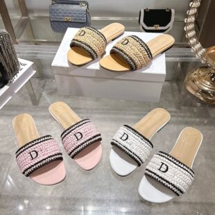 �羳��픰�F؛ D����ĸ�̽�����ƽ��һ����Ь�⴩Ů�İٴ�ɳ����