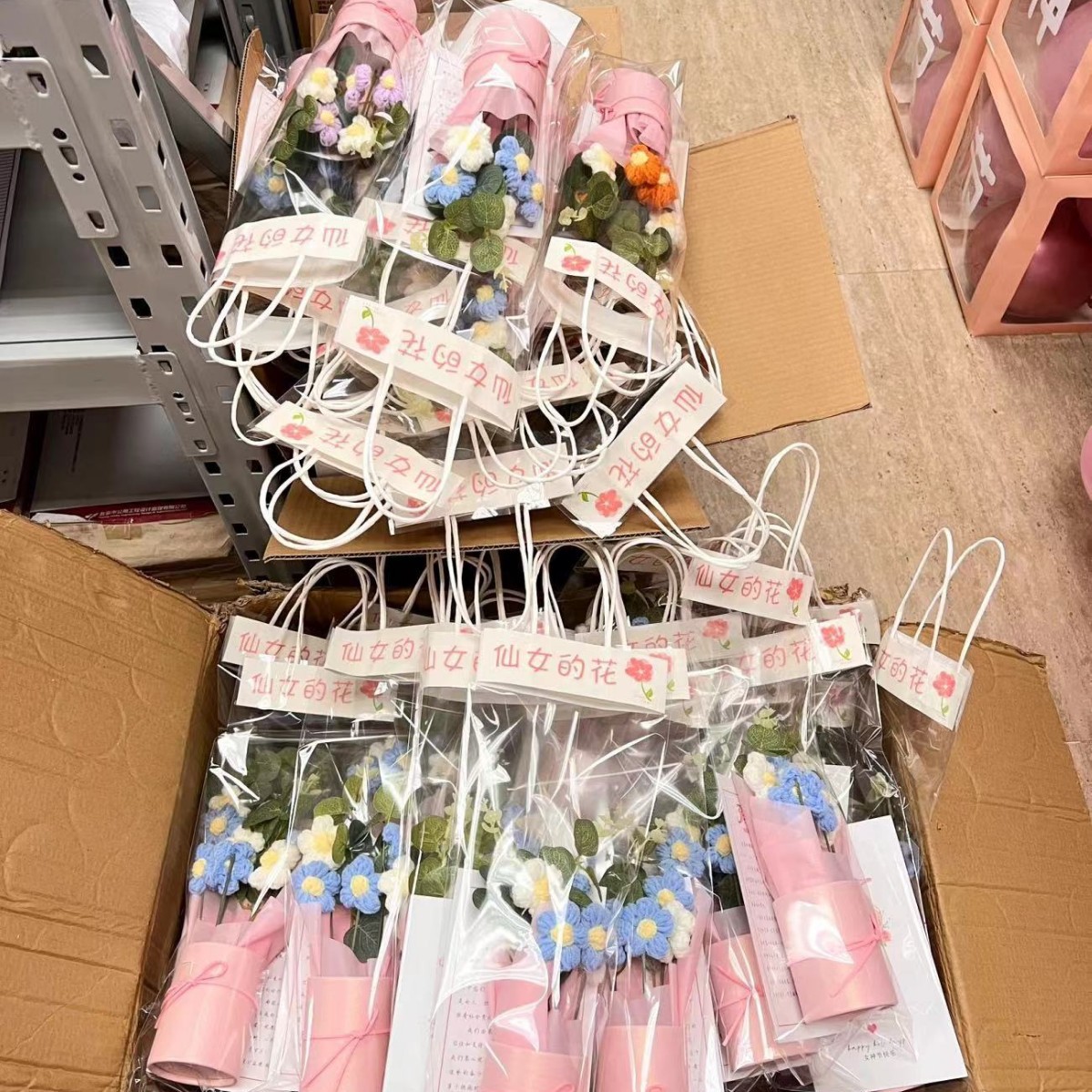 Día del Maestro regalo de flores de peluche, flores de regalo de cumpleaños, flores de tejido a mano, flores de regalo de la escuela