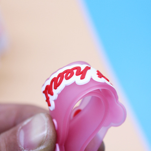 Three-dimensional English keychain pendant PVC trendy toy doll silicone leather rope cute backpack accessories advertising small gifts