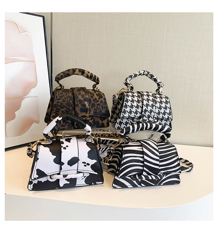 Small niche leopard print design 2024 new handheld casual western-style personalized crossbody small square bag_voghion.com