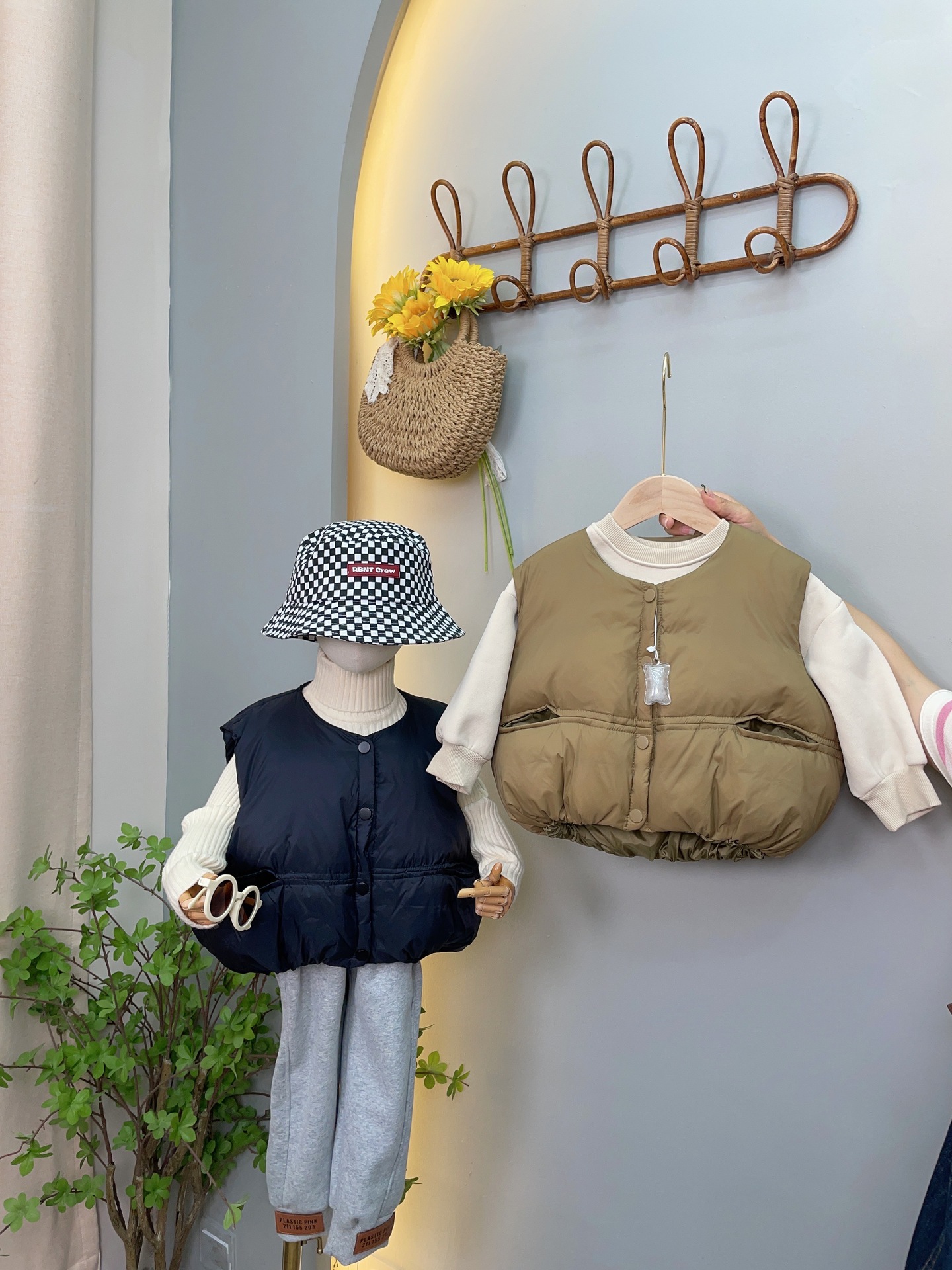 Korean version of down thickened small medium-sized children's external wear, warm shoulder stylish vest boys and girls,_voghion.com