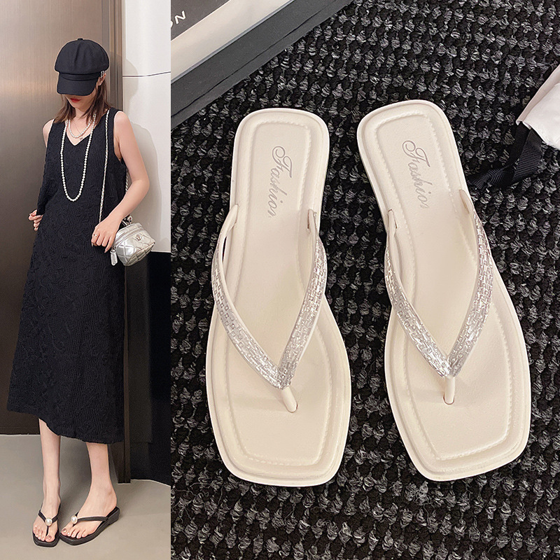 French Style Holiday Style Pearl Thong Sandals and Slippers for Women Summer Fashion Outer Wear Soft Bottom Lightweight Beach Flash Diamond Flip Flops for Women