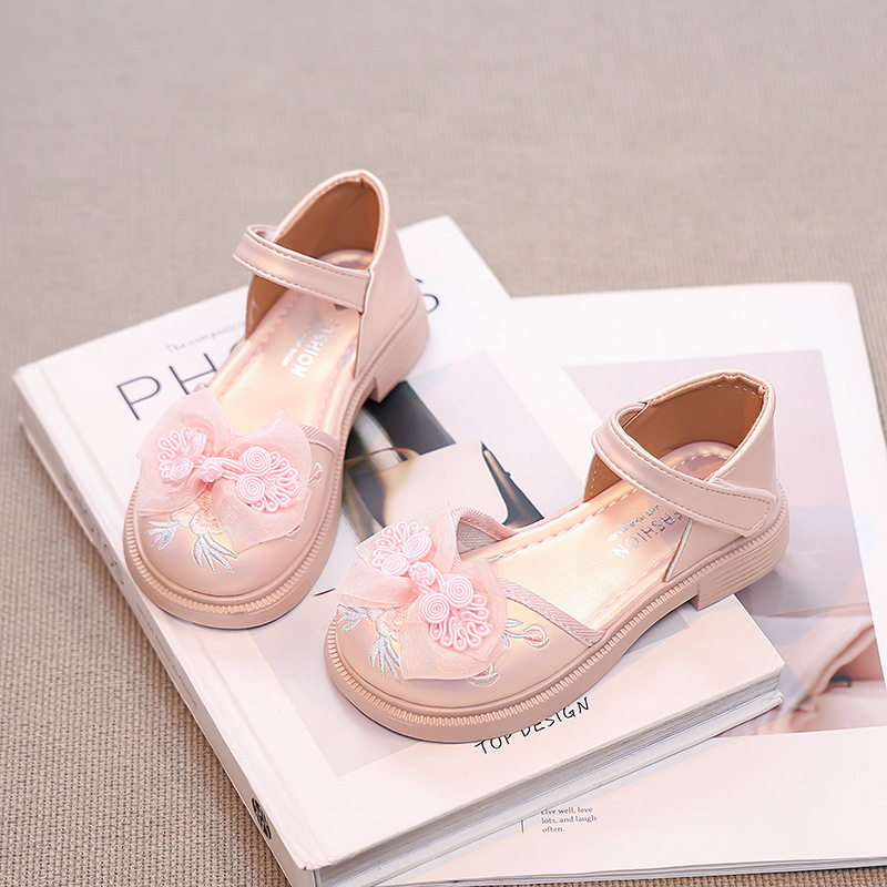 Sandalias para niñas 2025 verano nuevos zapatos de estilo antiguo para niños zapatos de princesa para niñas zapatos Hanfu de estilo chino bordado marea