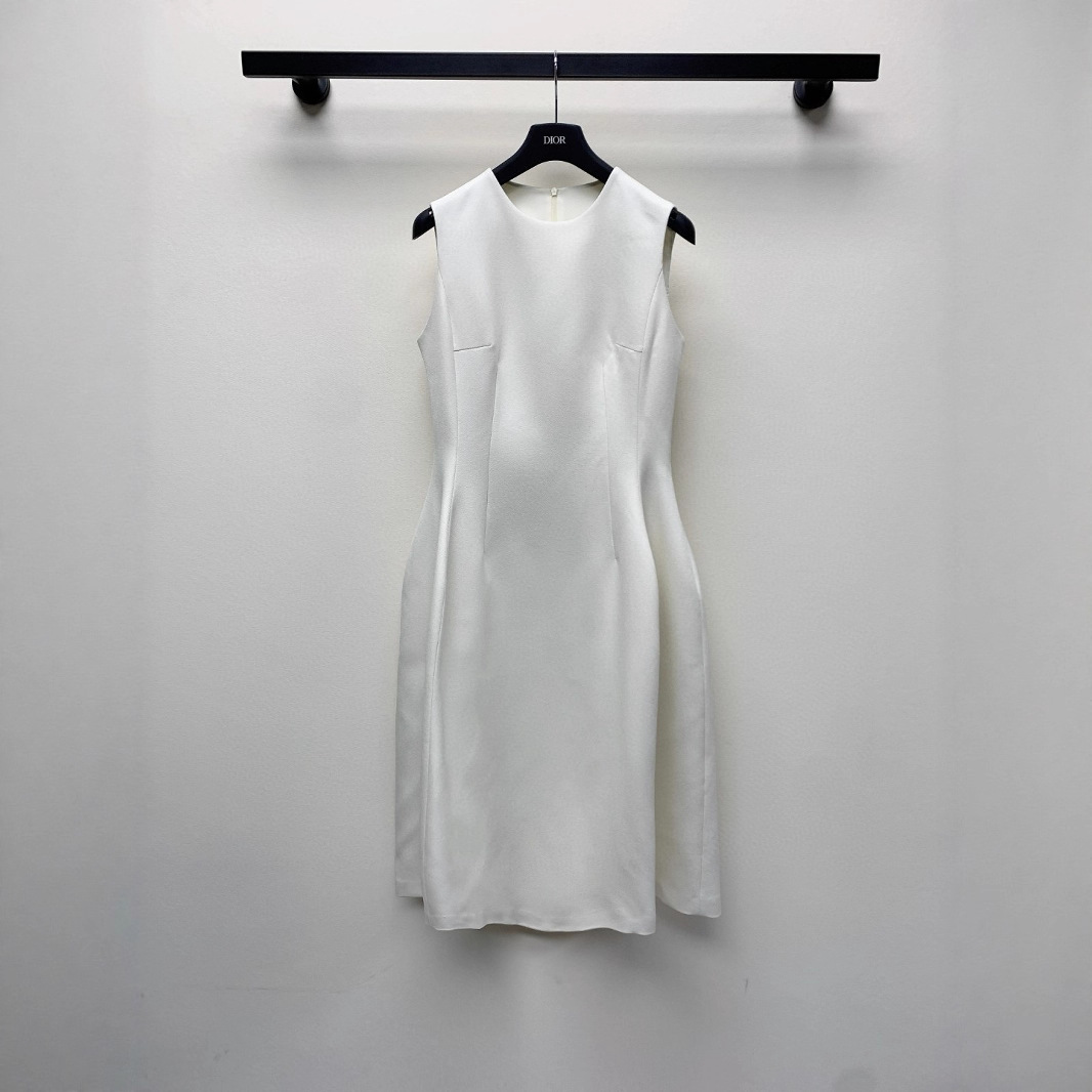 Summer three dimensional brace with a round collar