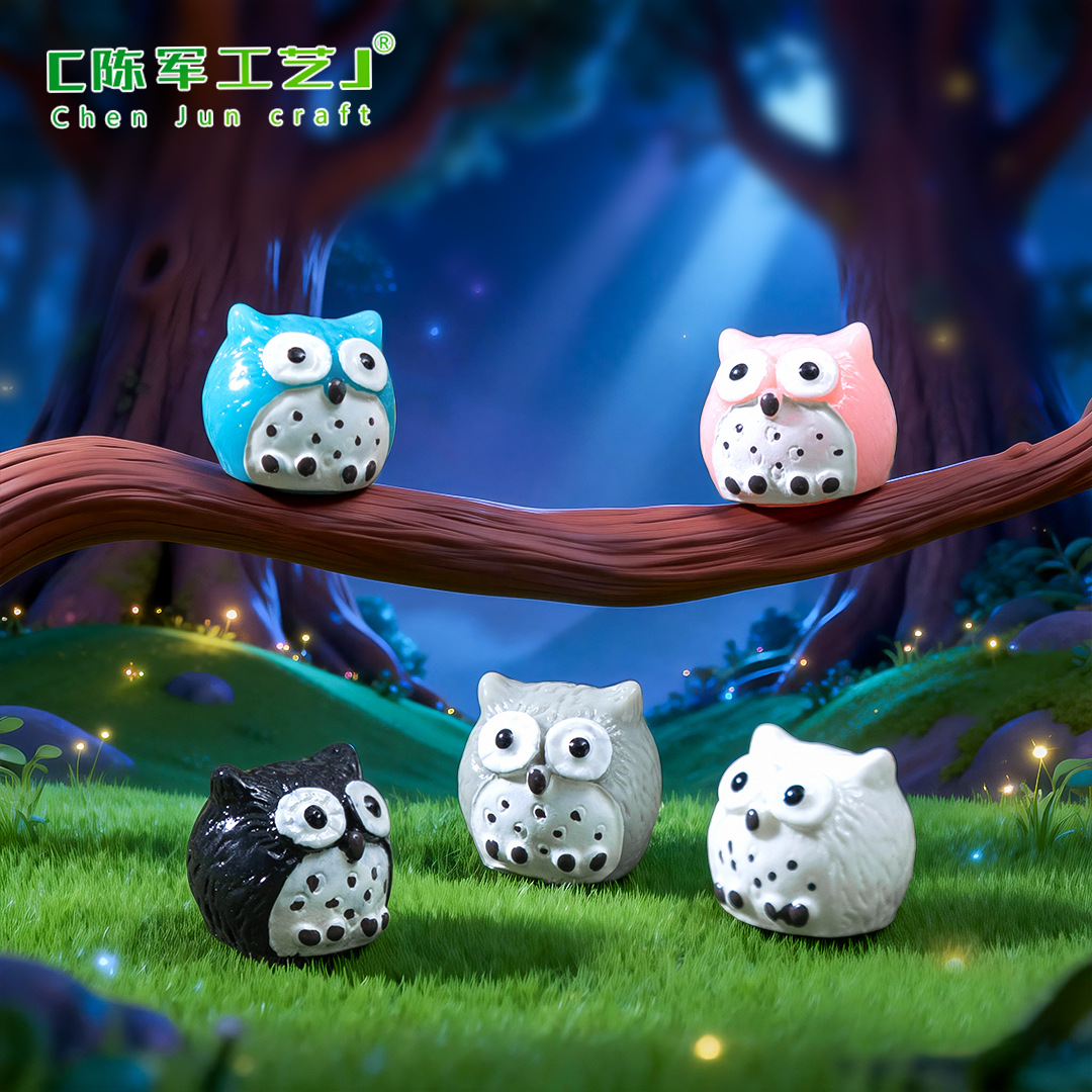 小さいサイズの4色のフクロウのコケの小さい景観の置物のアクセサリーのdiyは樹脂の小さい置物を組み立てます。