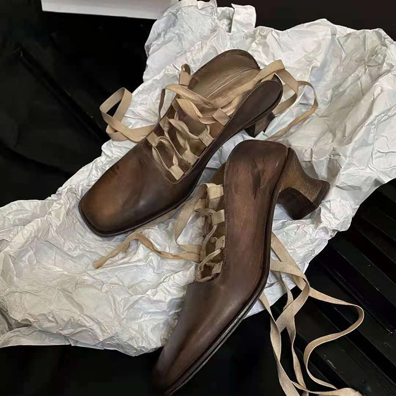 Vintage Strap Mary Jane Shoes Women's 2024 New Summer Thick Heeled Square Toe Dressed Rear Empty Ballet Leather Shoes Women