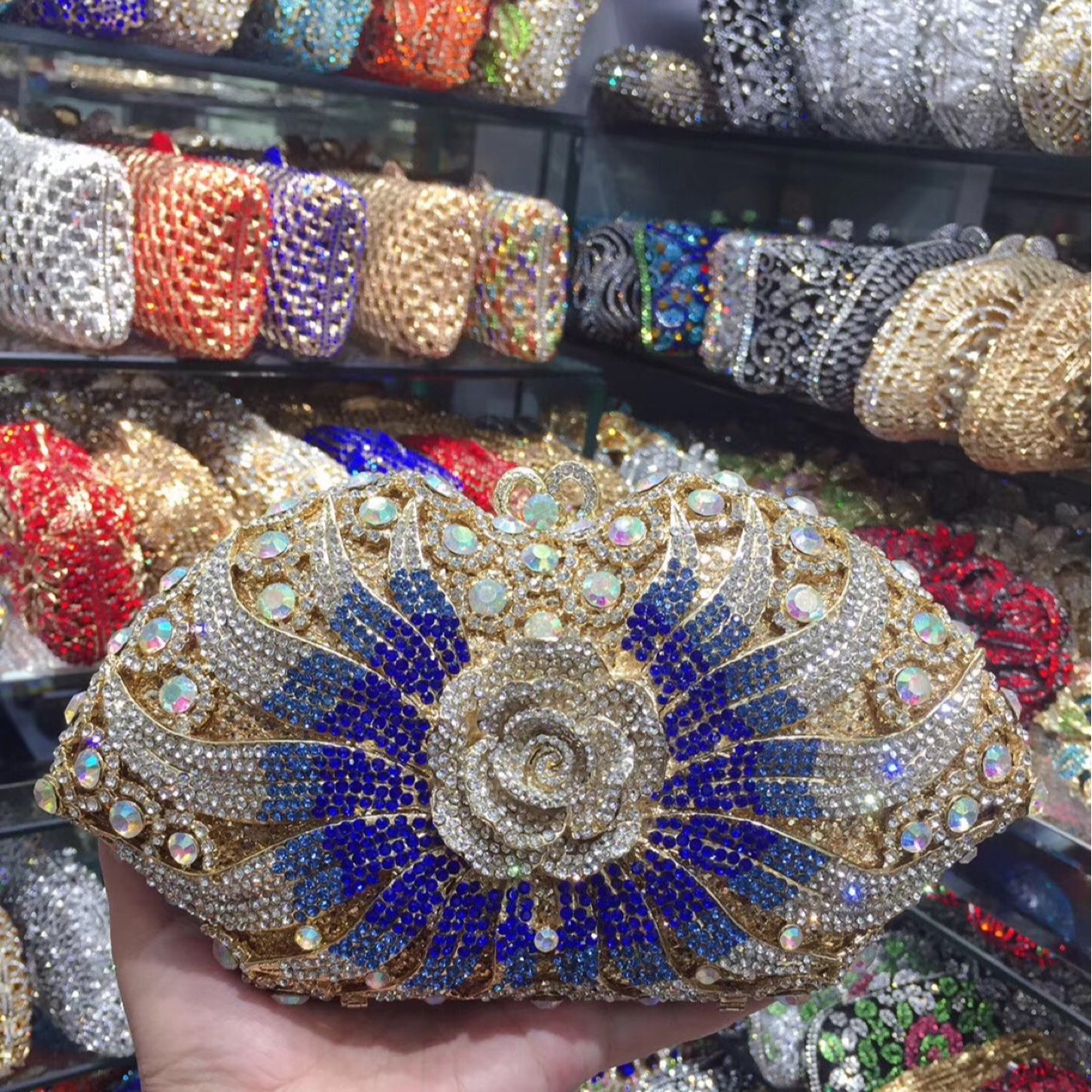 * Cross-border AliExpress hueco metal con diamantes bolsas de cena vestidos de banquete de damas bolsas de maquillaje de mano de diamantes completos