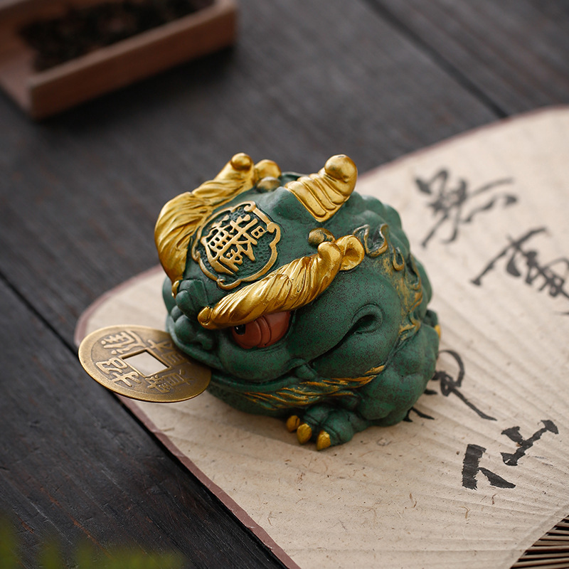 新しい中国式の招財金のヒキガエルのお茶は逸品を遊んで逸品を飾ってアイデアの富んでいる流油の家庭の客間のデスクトップの装飾品を遊びます。|undefined