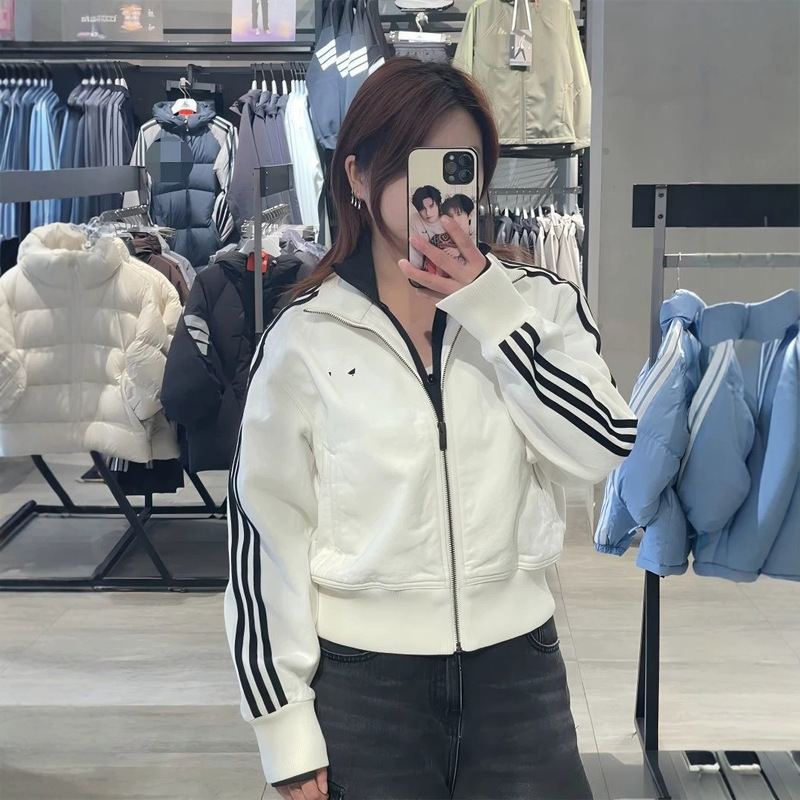 Autumn and winter three-stripe embroidered white short denim jacket for women, slim-fit, stand-up collar, long-sleeved denim cardigan