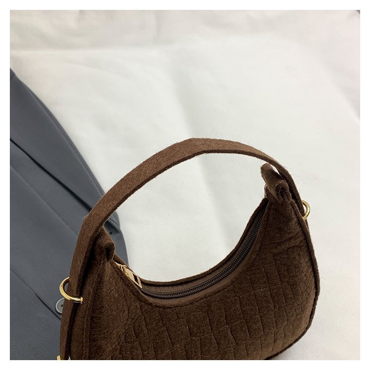 198g Weight Nylon Lining Material Sewing Thread Fashion Element Zipper Closure Type Single Shoulder Strap Strap Type Handbag Bags Type Holiday, Daily Occasion Polyester Material Solid Color Pattern All Seasons Season Women's Gender Classic Style, Streetwear Style Square Shape Medium Size Women's Medium Polyester Solid Color Classic Style Streetwear Sewing Thread Square Zipper Handbag 23