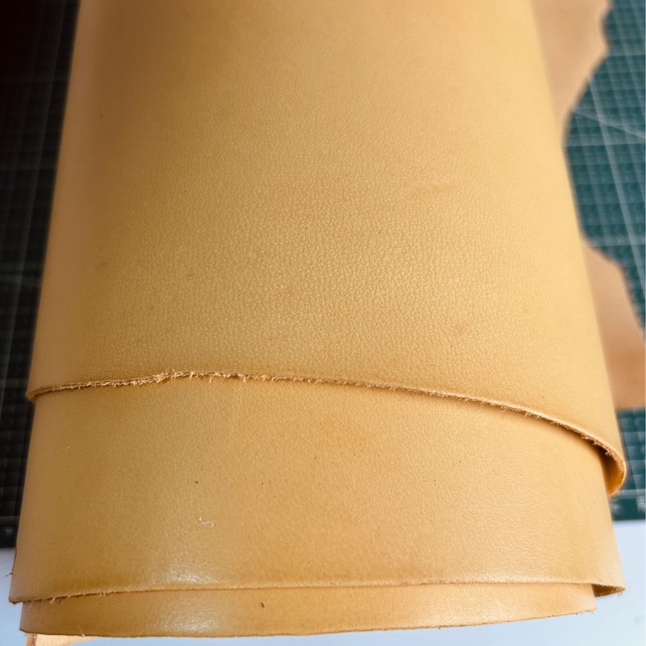 厂家直销南美头层黄牛皮植鞣树膏皮 2.0mm 雕刻定型手工件小麦色