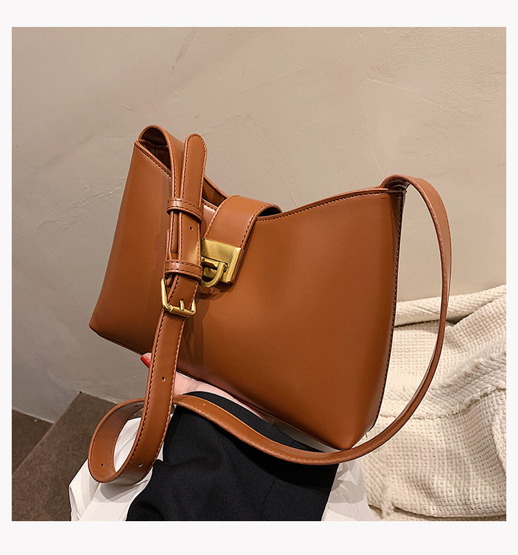 2021 New Bucket Female Bag Korean Solid Color Large-capacity Commuter Diagonal Bag display picture 68