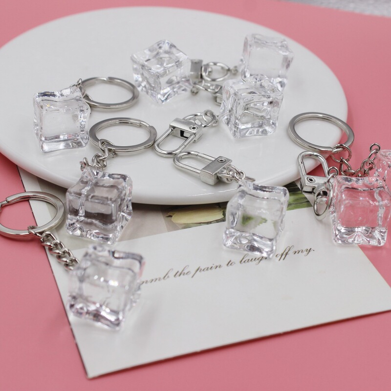 Creative summer summer crystal transparent ice cube pendant car key chain bag pendant acrylic hanging buckle pendant