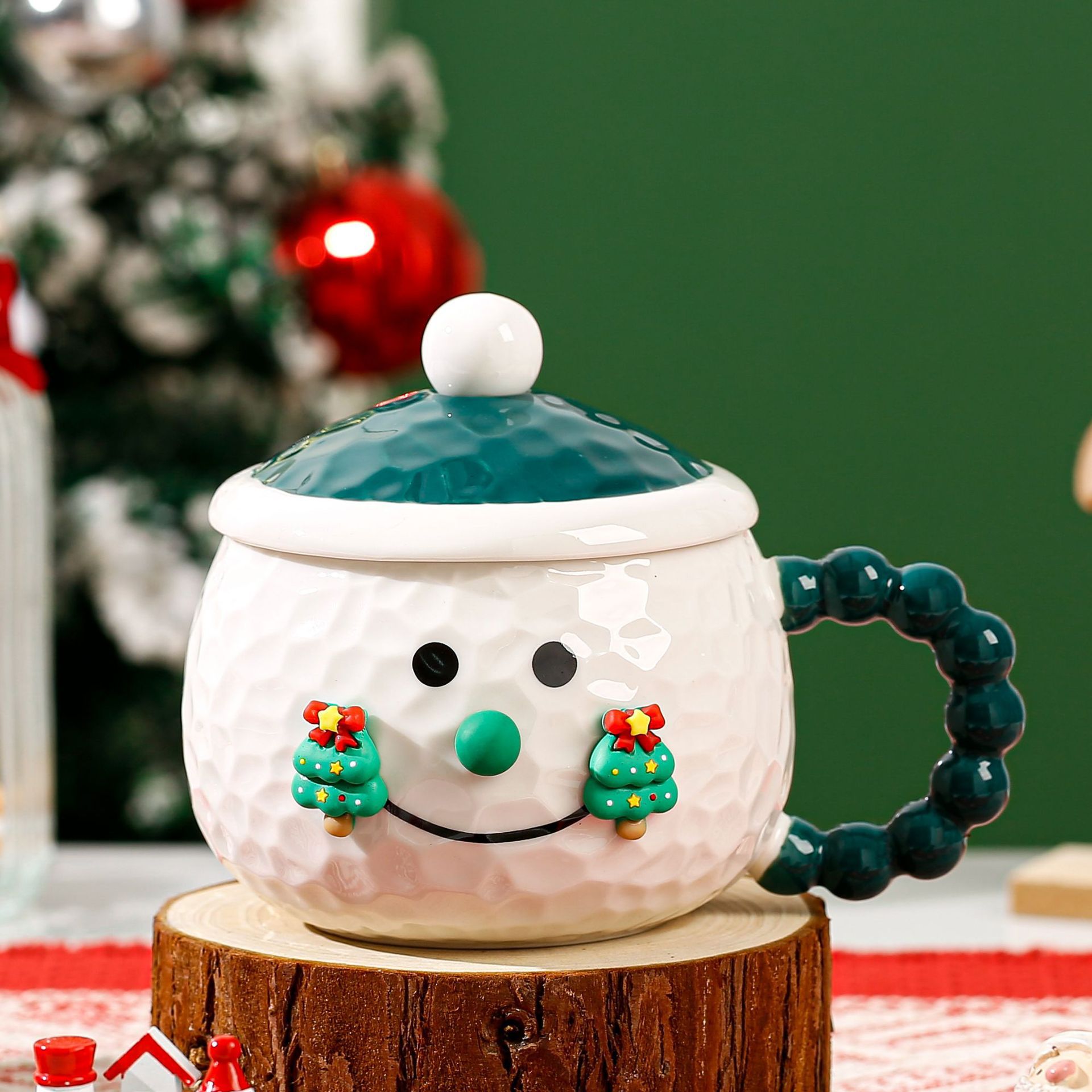 Taza de muñeco de nieve de regalo de Navidad creativa transfronteriza con tapa Taza de agua de cerámica para el hogar de oficina Taza de Navidad de alto valor