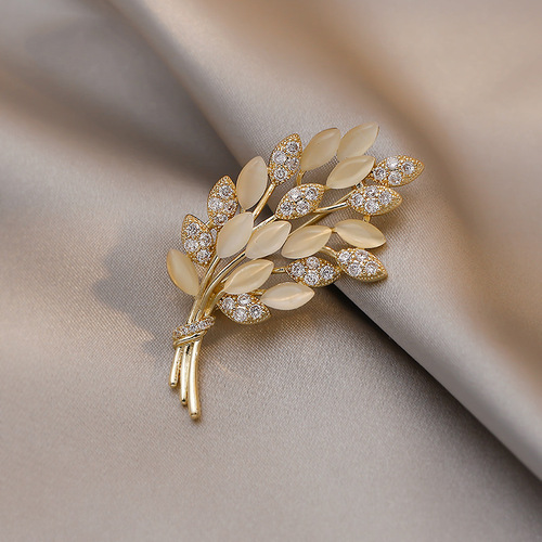 Wheat high-end brooch women's niche design high-end anti-exposure corsage pin buckle light luxury clothing accessories