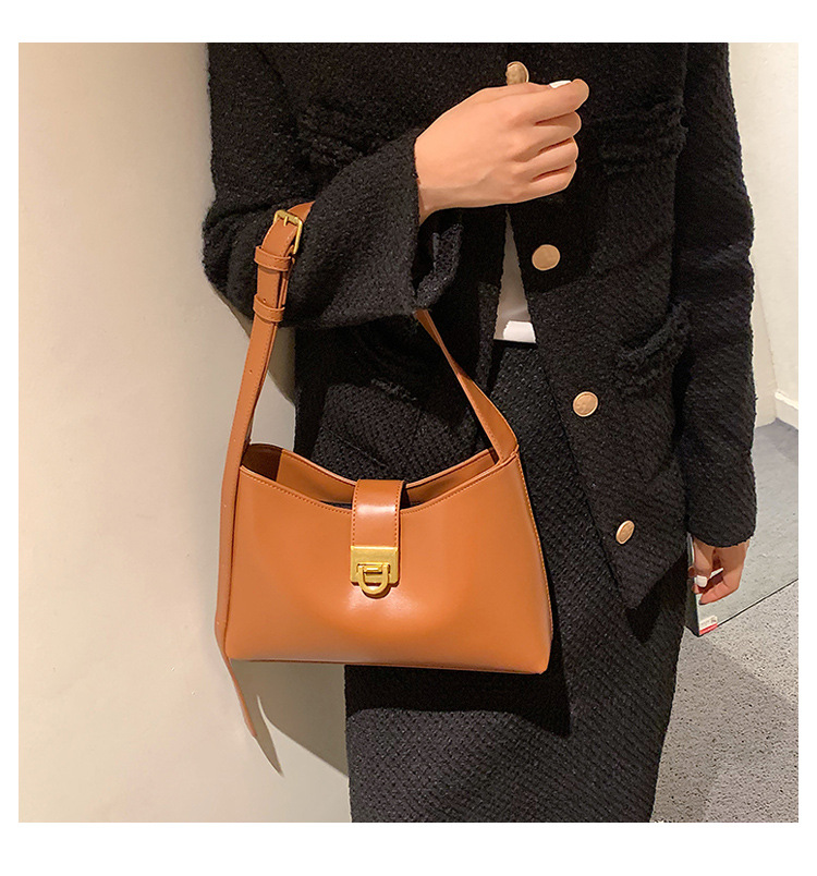 2021 New Bucket Female Bag Korean Solid Color Large-capacity Commuter Diagonal Bag display picture 101