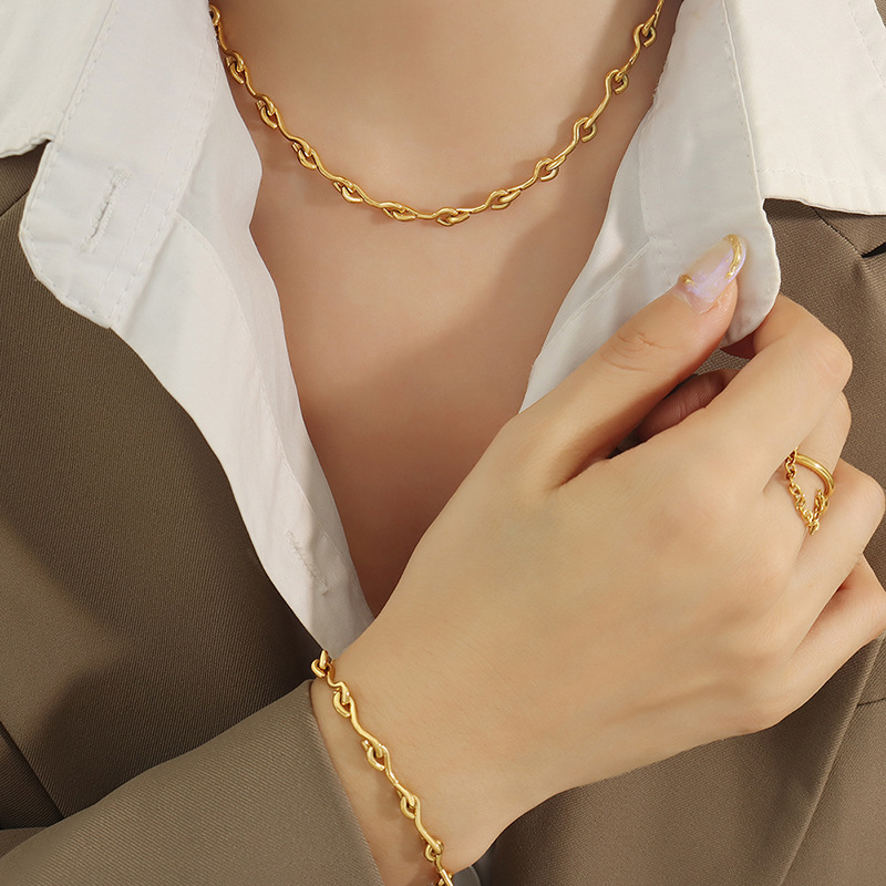 Europeo y americano oro pesado exagerado collar luz lujo gancho costura personalidad collar metal traje no decoloración pulsera de moda