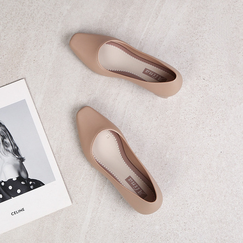Slip-resistant, thick, outer-wear sandals for women, summer shallow mouth casual fashionable versatile height-increasing comfortable thick-heel square-toe mesh single shoes.
