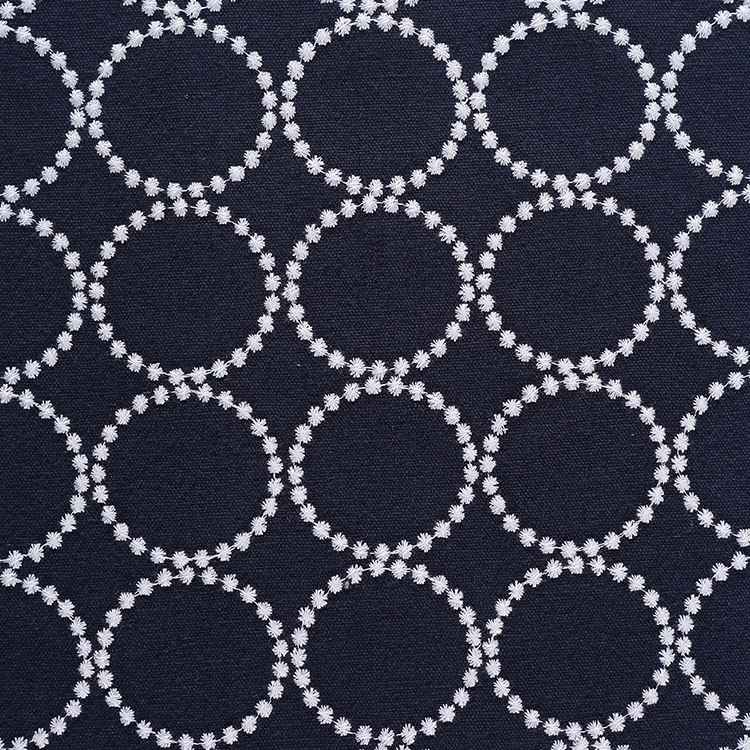 メーカーは綿麻刺繍布の刺繍を提供しています。
